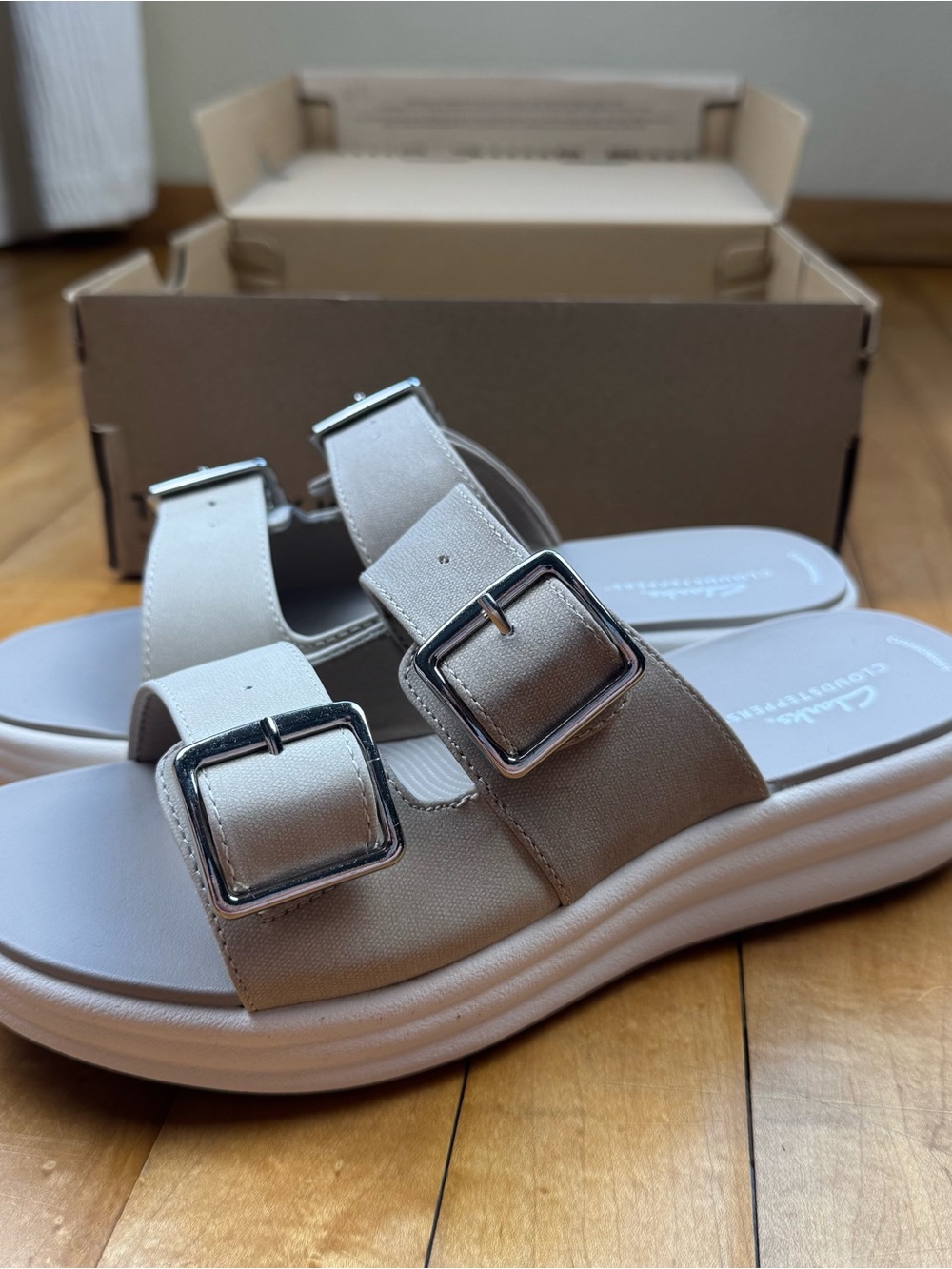 Clarks Cloudsteppers Drift Buckle Sandals Women’s 9 Wide Sand Combi NIB
